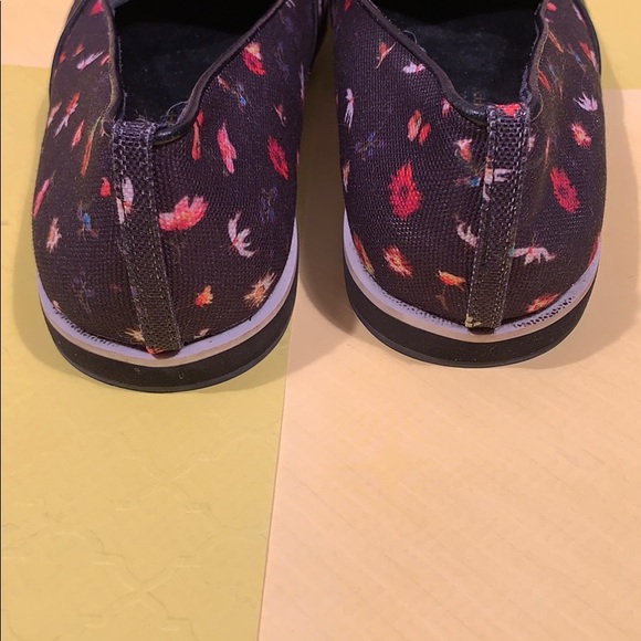 Rebecca Minkoff Floral Black Canvas Shoes 7.5 - Picture 4 of 6